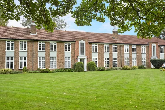 Portsmouth Road, Thames Ditton KT7