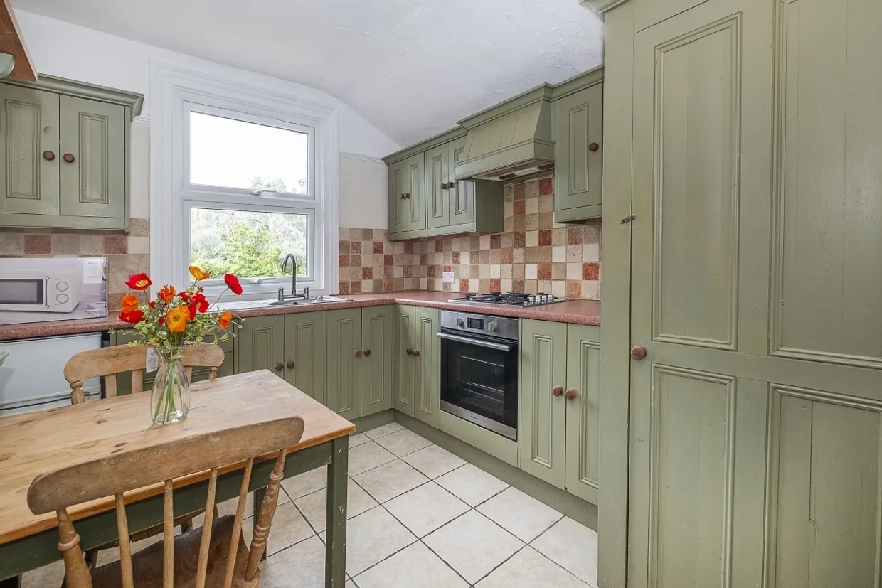 Brightwell Crescent London SW17 photo 2