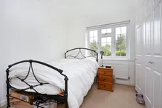 Portsmouth Road, Thames Ditton KT7 photo 4