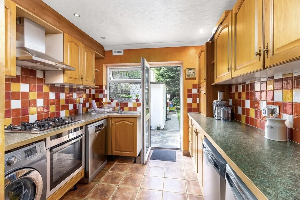 Binyon Crescent Stanmore HA7 photo 2