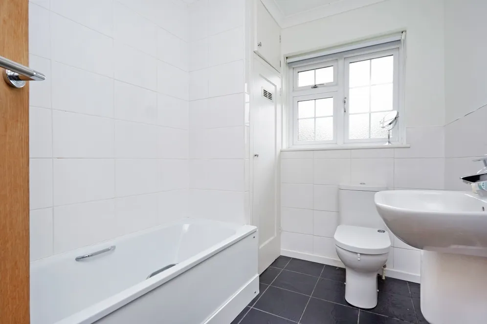 Portsmouth Road, Thames Ditton KT7 photo 5