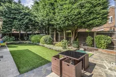 Binyon Crescent Stanmore HA7 photo 3