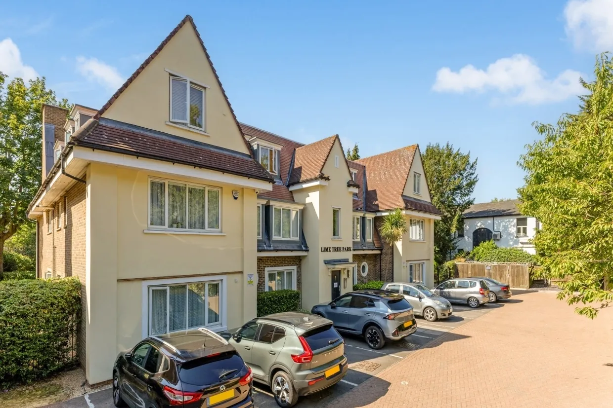 Blagdens Lane Southgate N14 photo 1