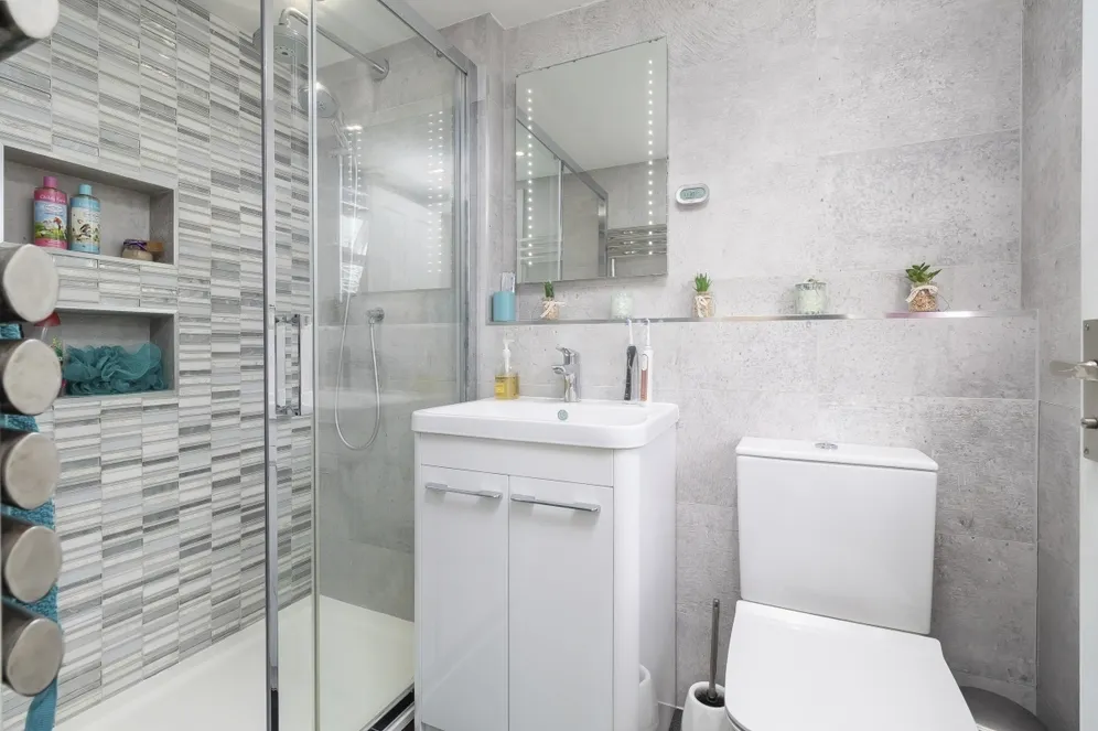 Binyon Crescent Stanmore HA7 photo 6