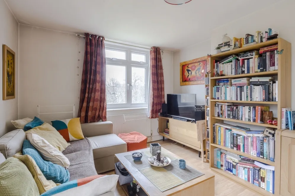 Strathdon Drive London SW17 photo 3