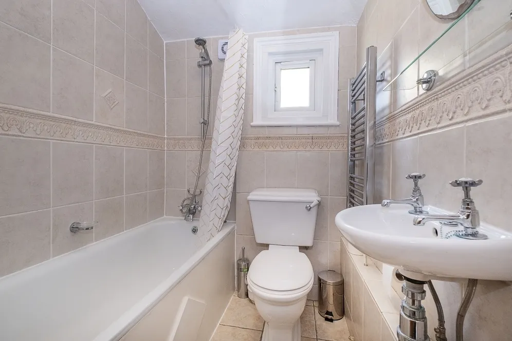 Brightwell Crescent London SW17 photo 9