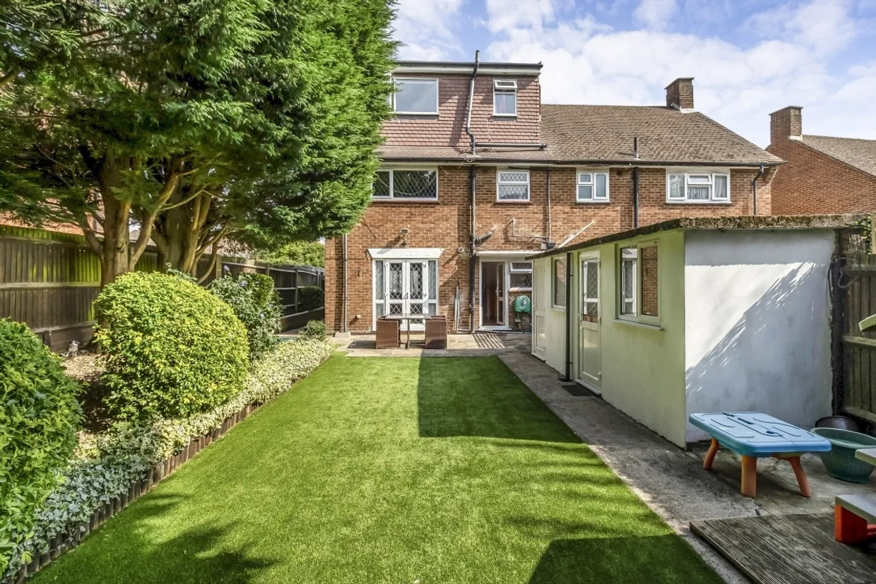 Binyon Crescent Stanmore HA7 photo 8