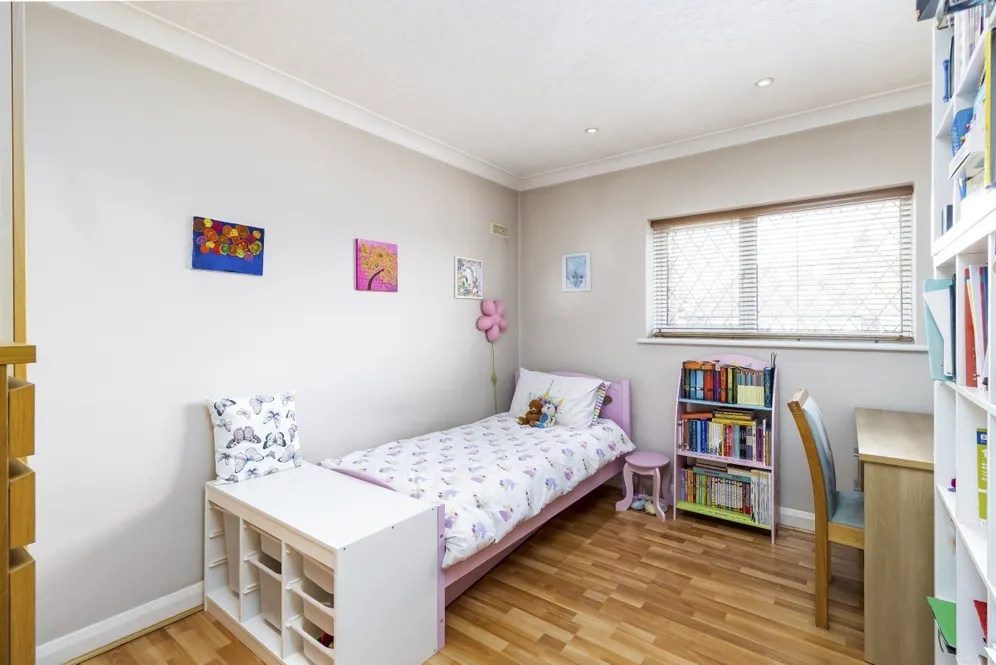 Binyon Crescent Stanmore HA7 photo 9