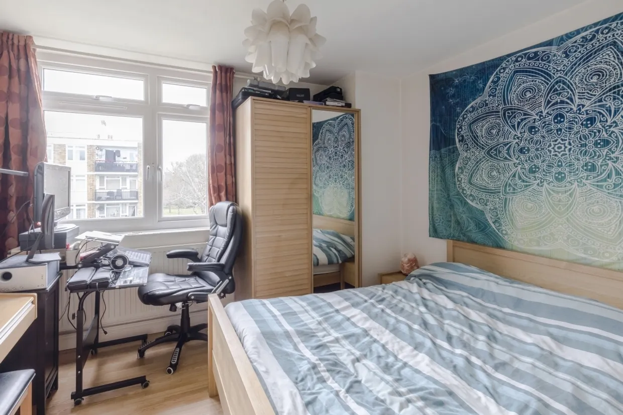 Strathdon Drive London SW17 photo 5