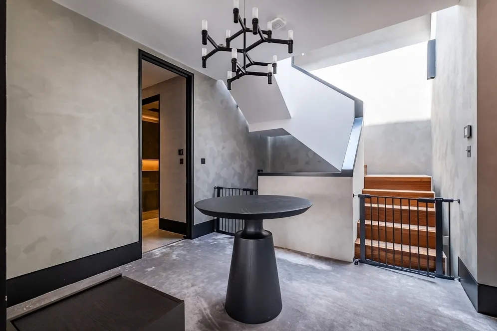 Pembroke Mews London W8 photo 13