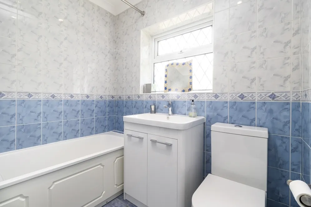 Binyon Crescent Stanmore HA7 photo 12