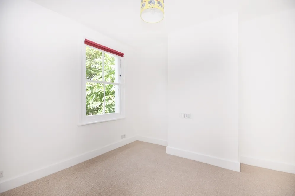 Allfarthing Lane London SW18 photo 9