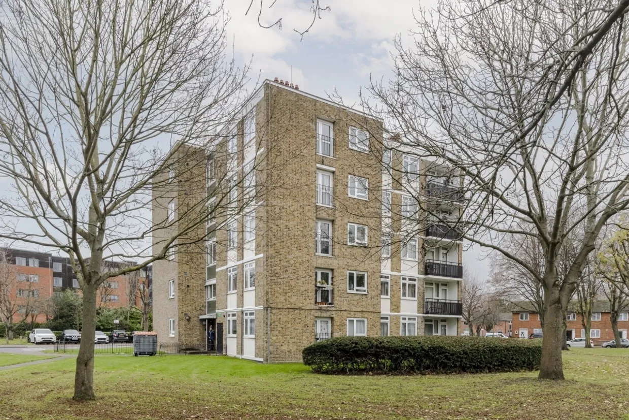 Strathdon Drive London SW17 photo 8
