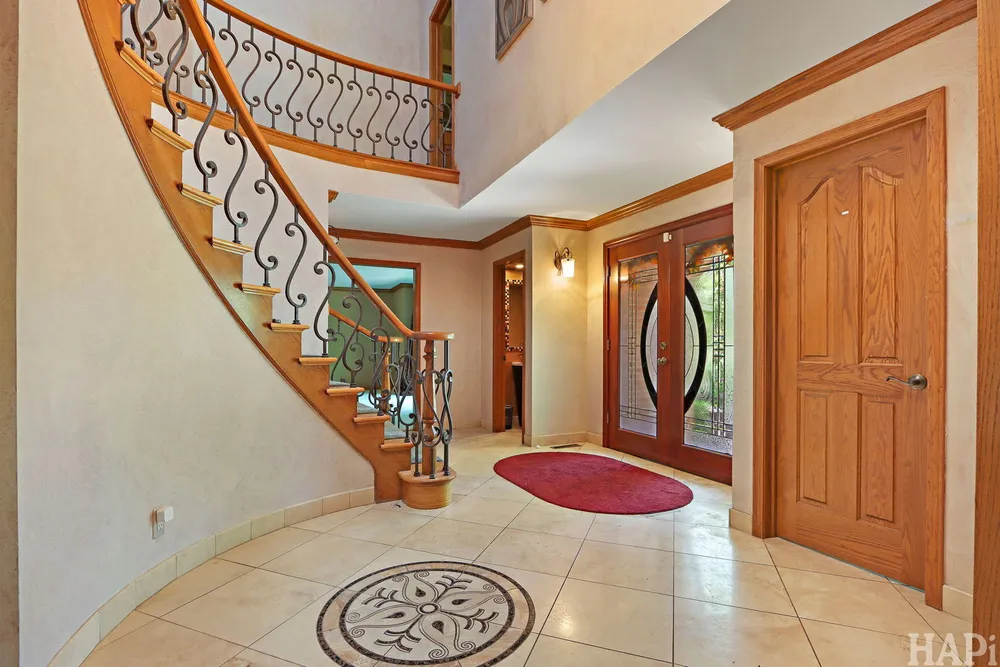 35 Revere Dr, South Barrington, IL 60010