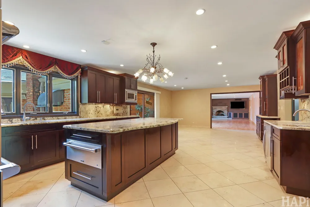 35 Revere Dr, South Barrington, IL 60010