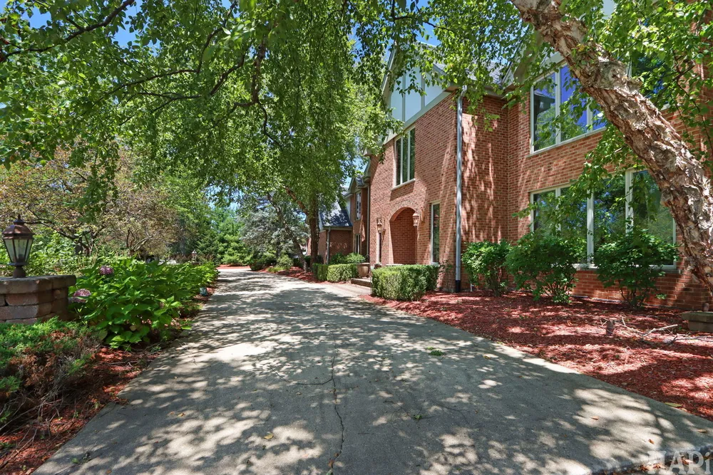 35 Revere Dr, South Barrington, IL 60010