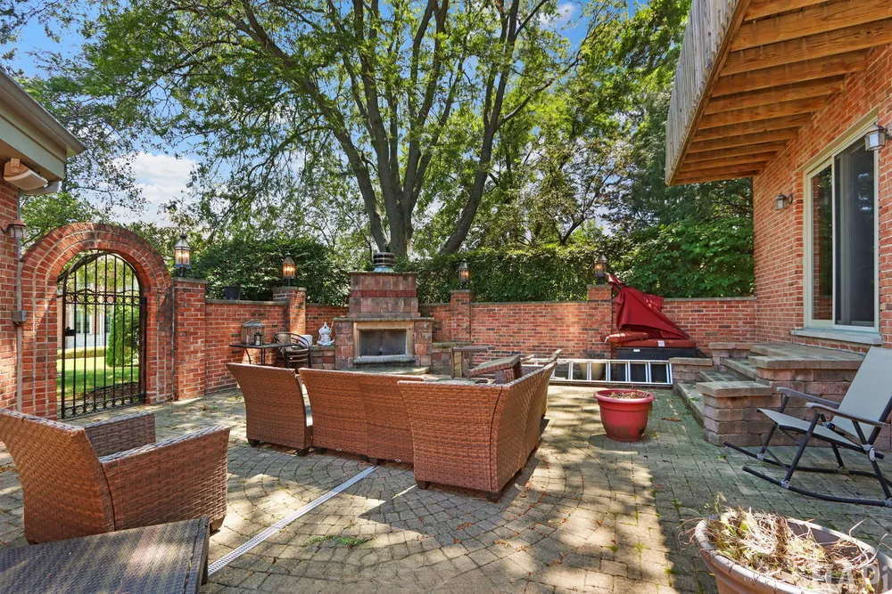 35 Revere Dr, South Barrington, IL 60010