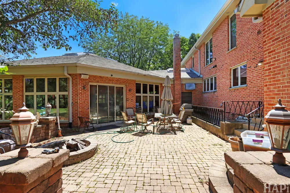 35 Revere Dr, South Barrington, IL 60010
