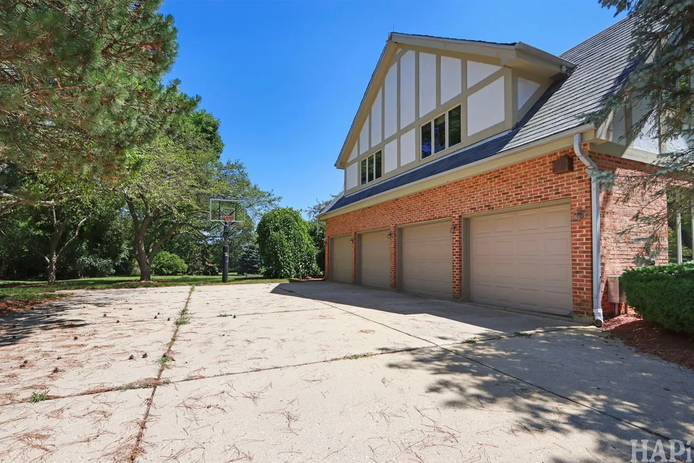 35 Revere Dr, South Barrington, IL 60010