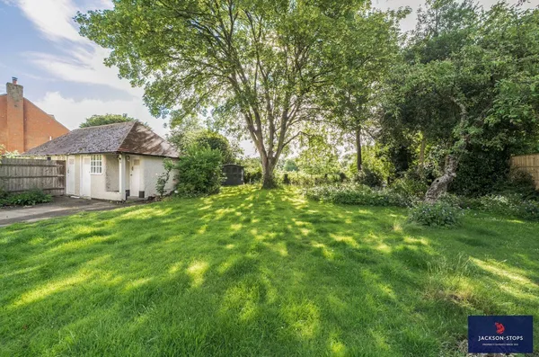 Bloomsbury Close, Woburn, MK17 photo 2