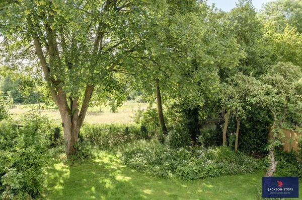 Bloomsbury Close, Woburn, MK17 photo 13