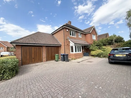 Nower Close East, DORKINGphoto