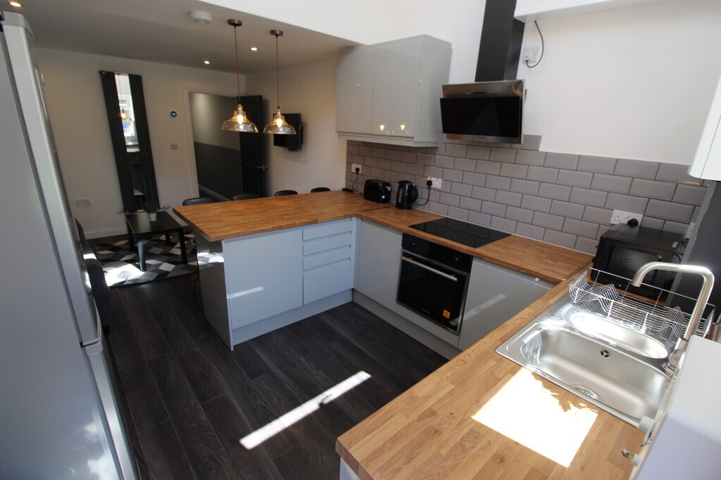 Room 3 of 5, Coronation Road, Coventry, CV1 5BX Image 1