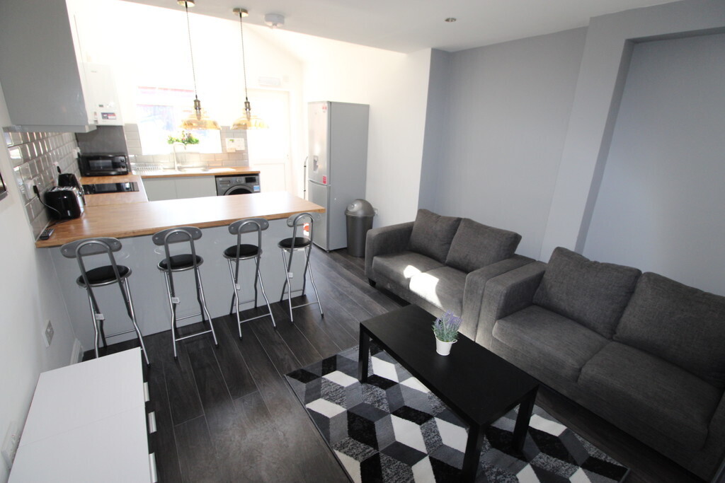 Room 3 of 5, Coronation Road, Coventry, CV1 5BX Image 2
