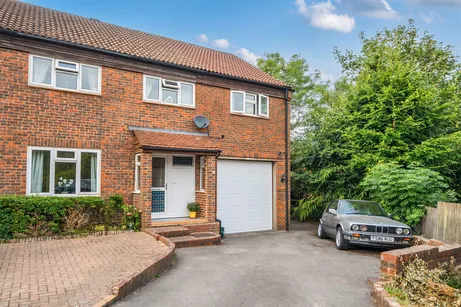 Williamson Close, Haslemere, GU27