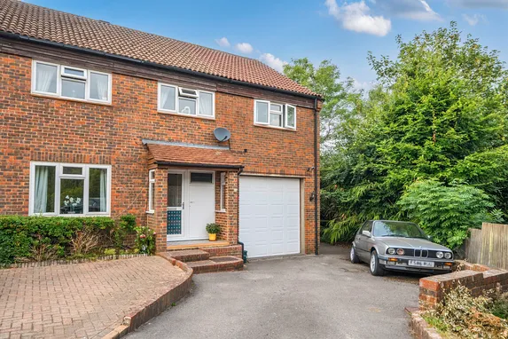 Williamson Close, Haslemere, GU27
