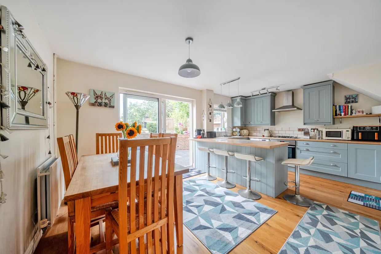 Williamson Close, Haslemere, GU27 photo 2