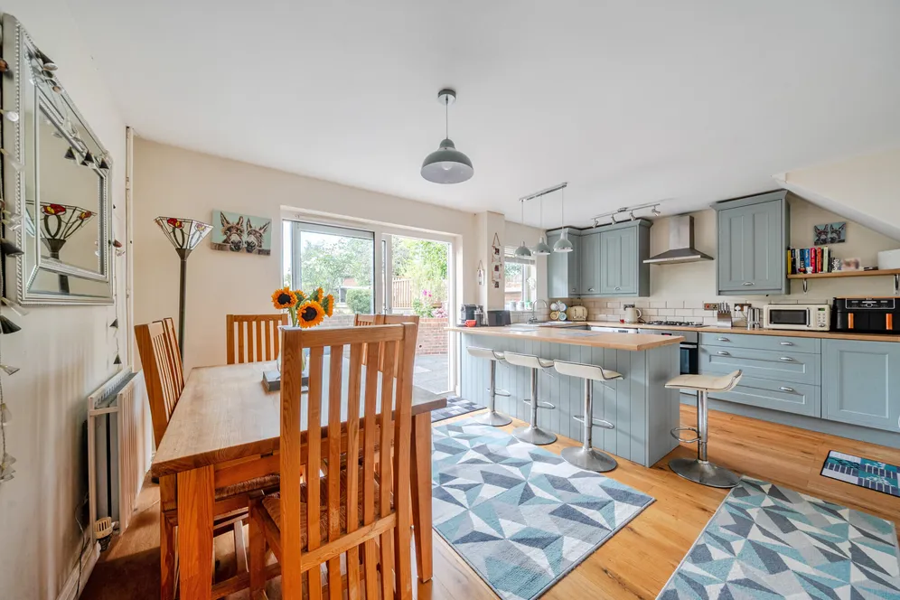 Williamson Close, Haslemere, GU27 photo 2