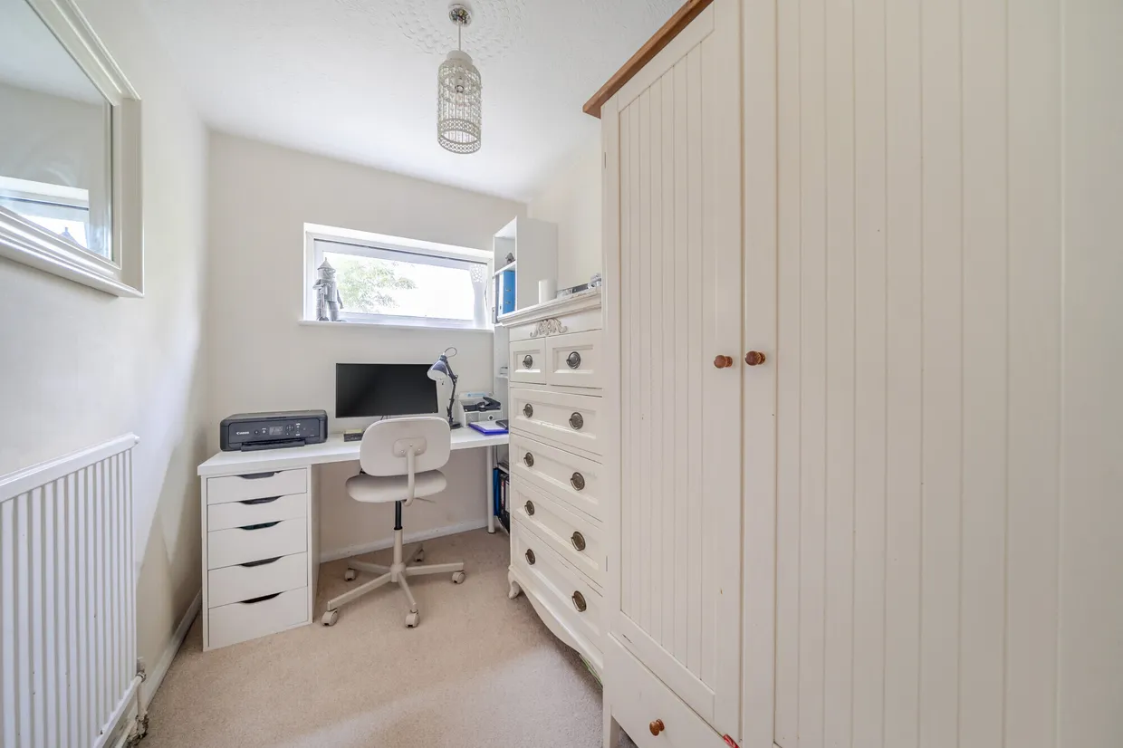 Williamson Close, Haslemere, GU27 photo 14