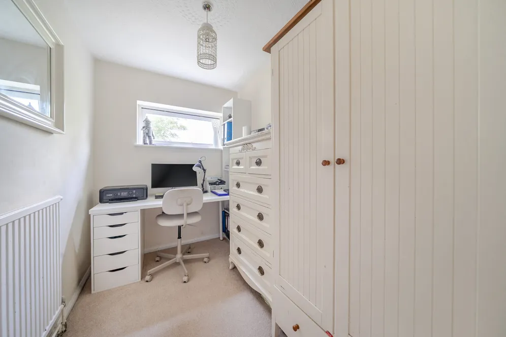 Williamson Close, Haslemere, GU27 photo 14