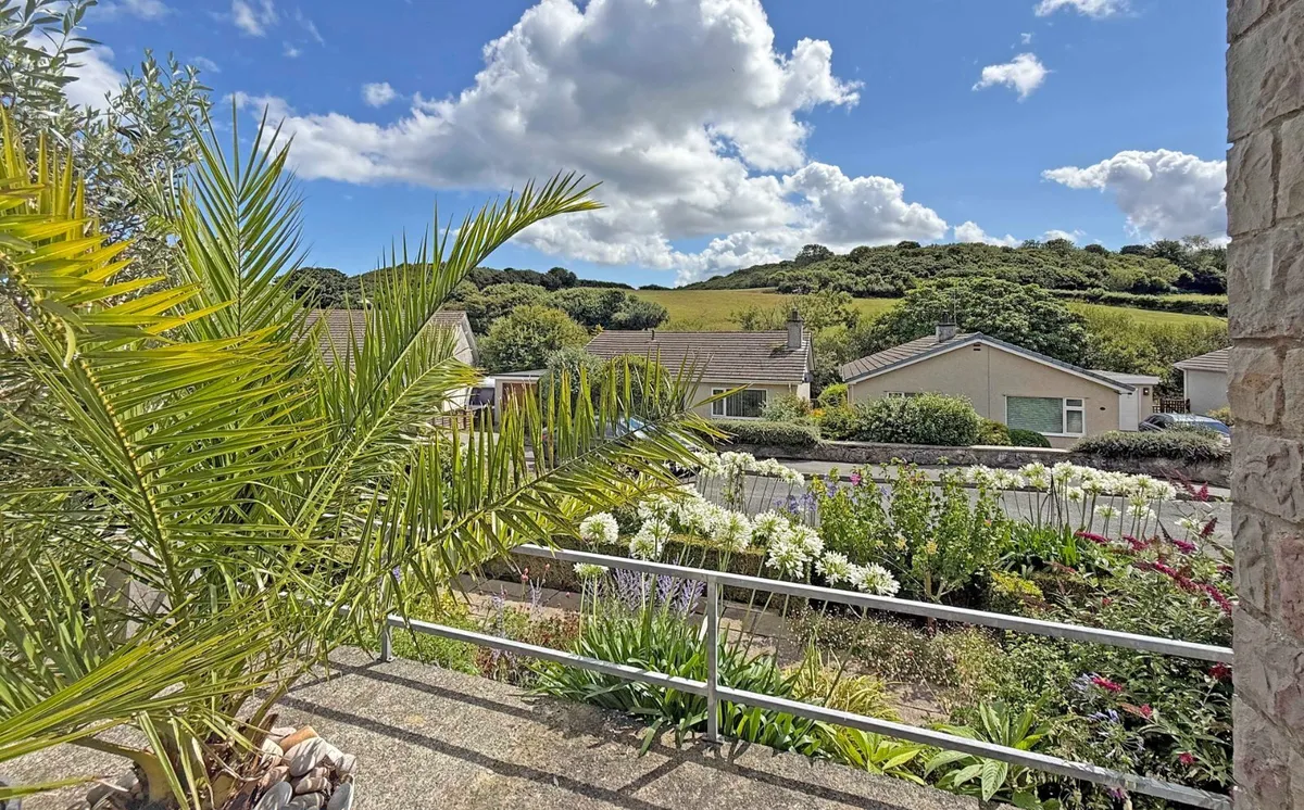 Lon Conwy, Benllech, Tyn-y-Gongl, Isle of Anglesey, LL74