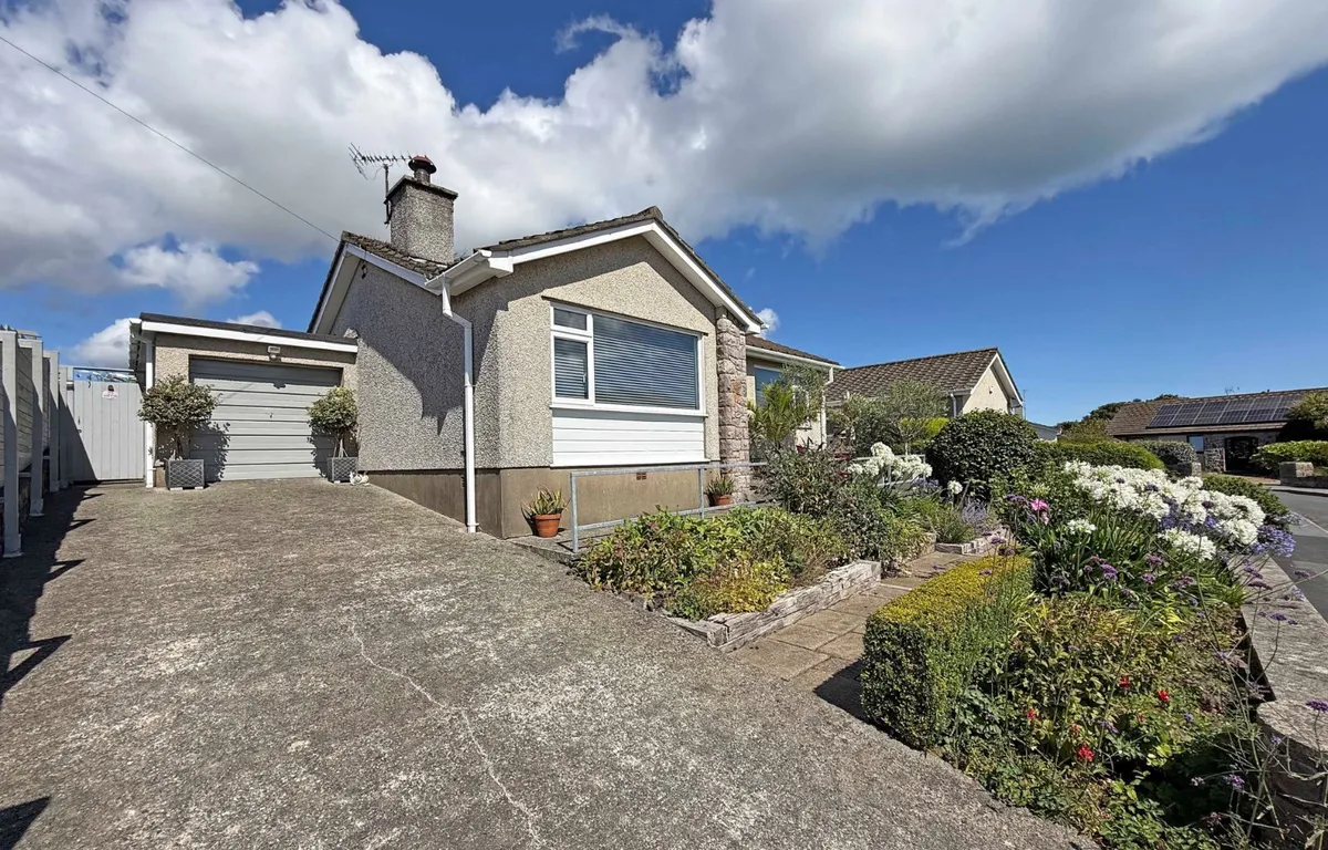 Lon Conwy, Benllech, Tyn-y-Gongl, Isle of Anglesey, LL74