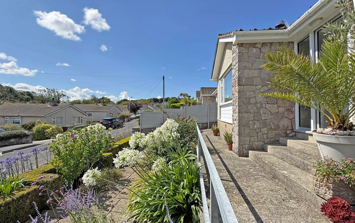 Lon Conwy, Benllech, Tyn-y-Gongl, Isle of Anglesey, LL74