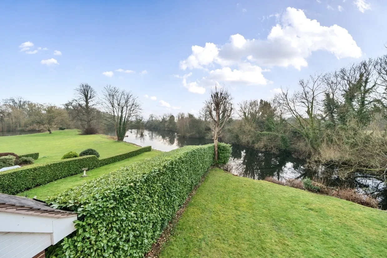 Amerden Lakes Maidenhead SL6 photo 6