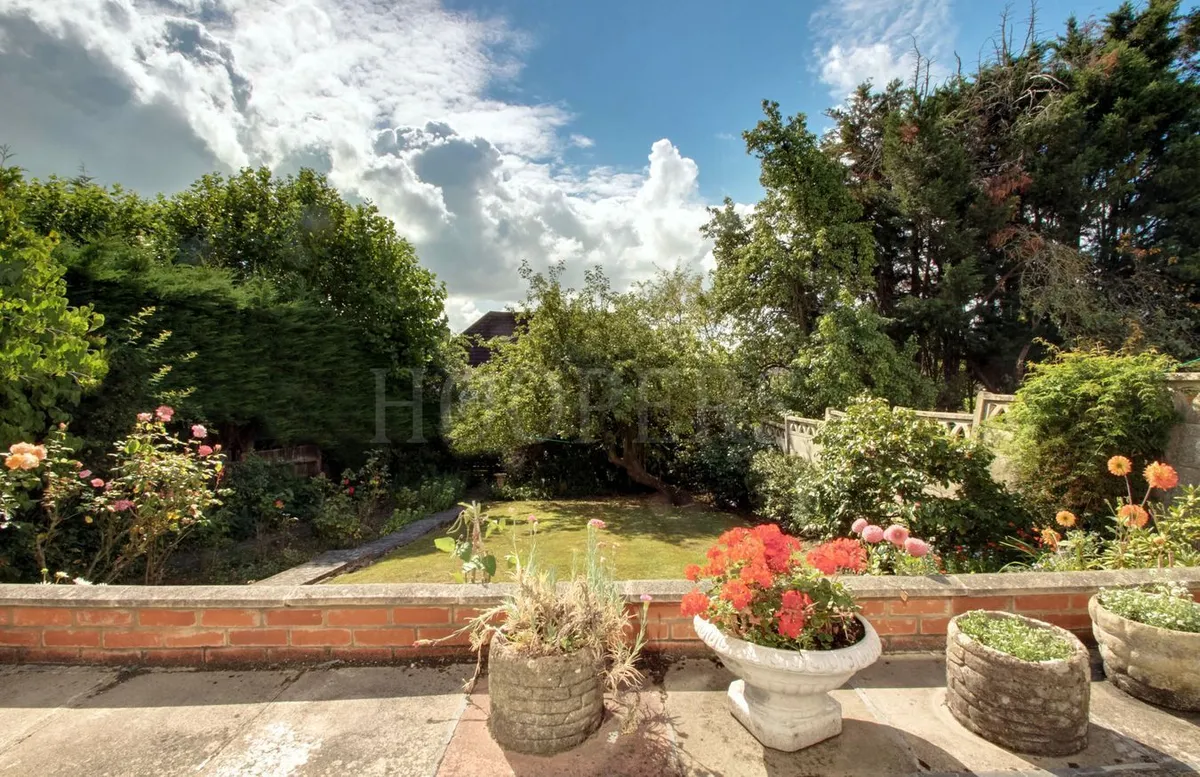 Dollis Hill Lane, London, NW2