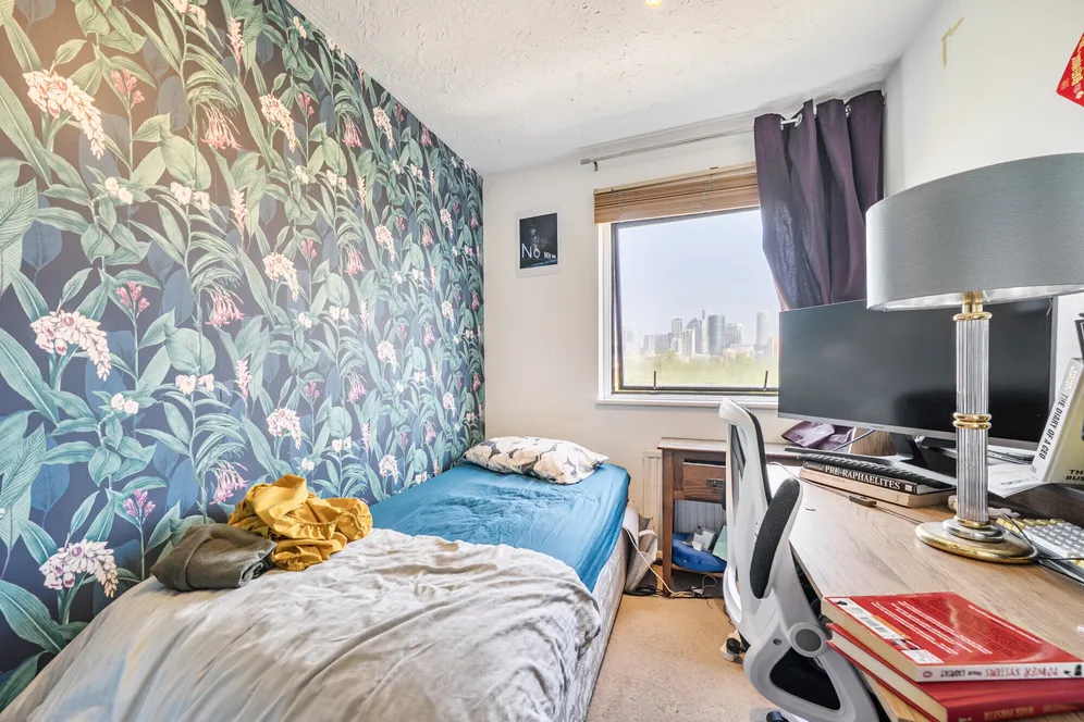 Horseshoe Close, London, E14 photo 8