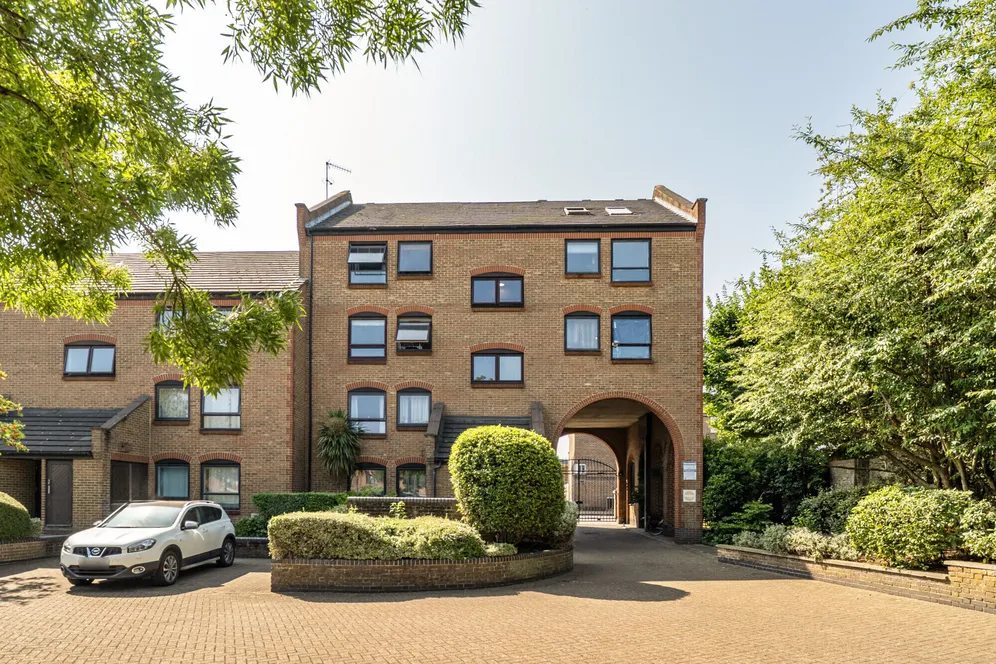 Horseshoe Close, London, E14 photo 15
