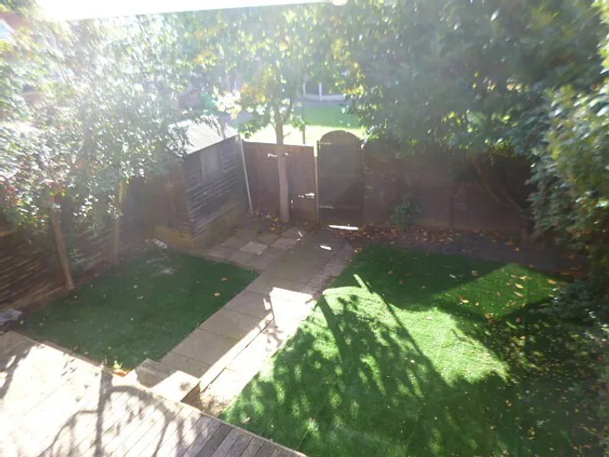 Property carousel image 3