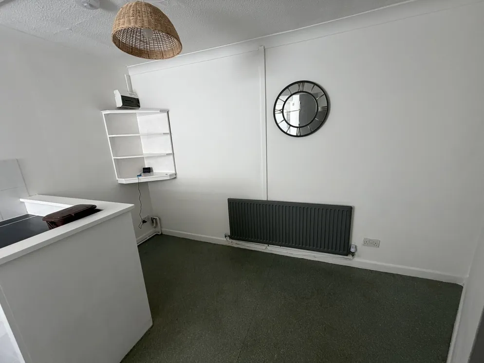 Property carousel item 4