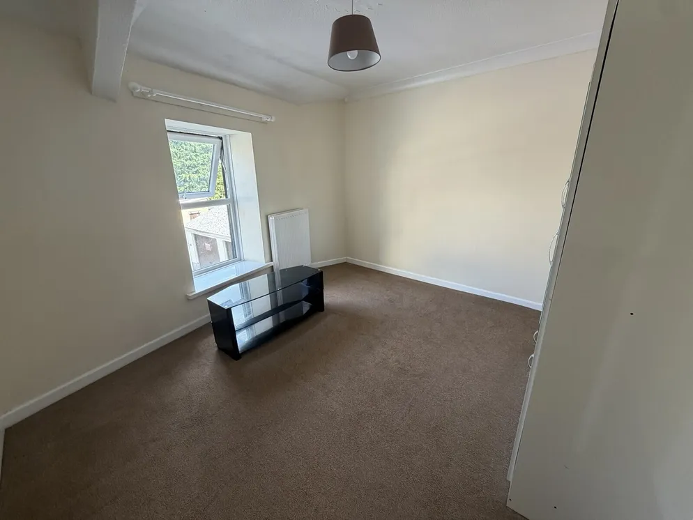 Property carousel item 8