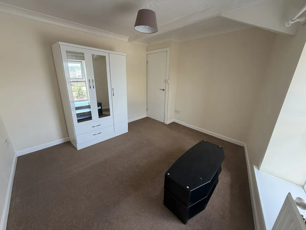 Property carousel item 9