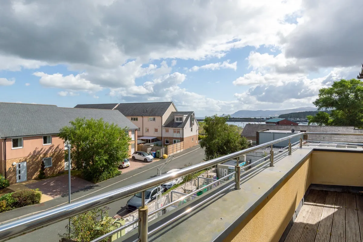 Y Bae, Bangor, Gwynedd, LL57