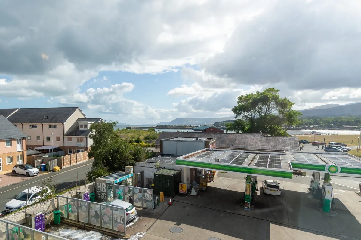 Y Bae, Bangor, Gwynedd, LL57
