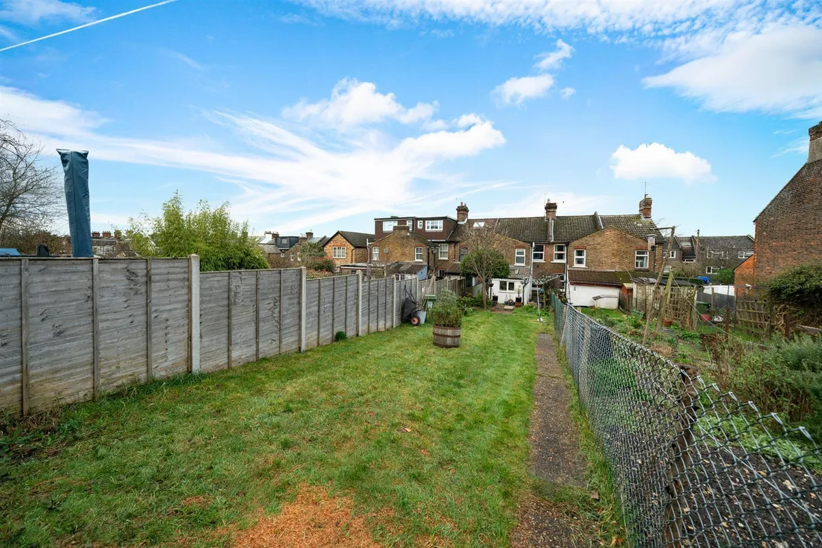 Weymouth Street, Apsley, Hertfordshire, HP3 9SJ