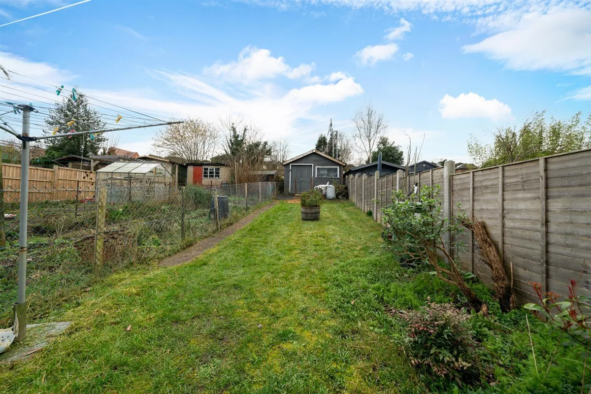Weymouth Street, Apsley, Hertfordshire, HP3 9SJ