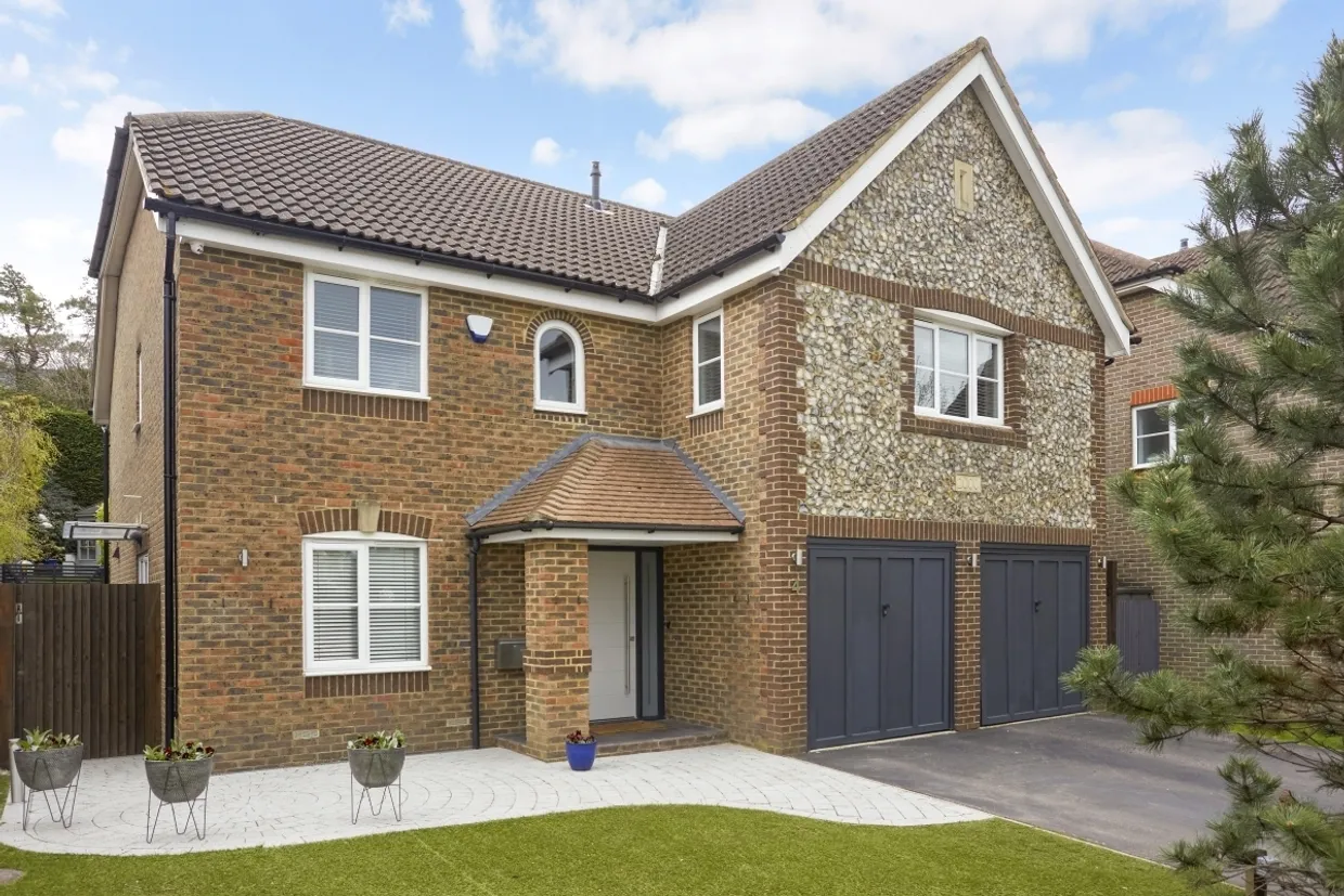 Woodlands Gardens, Epsom KT18 photo 1